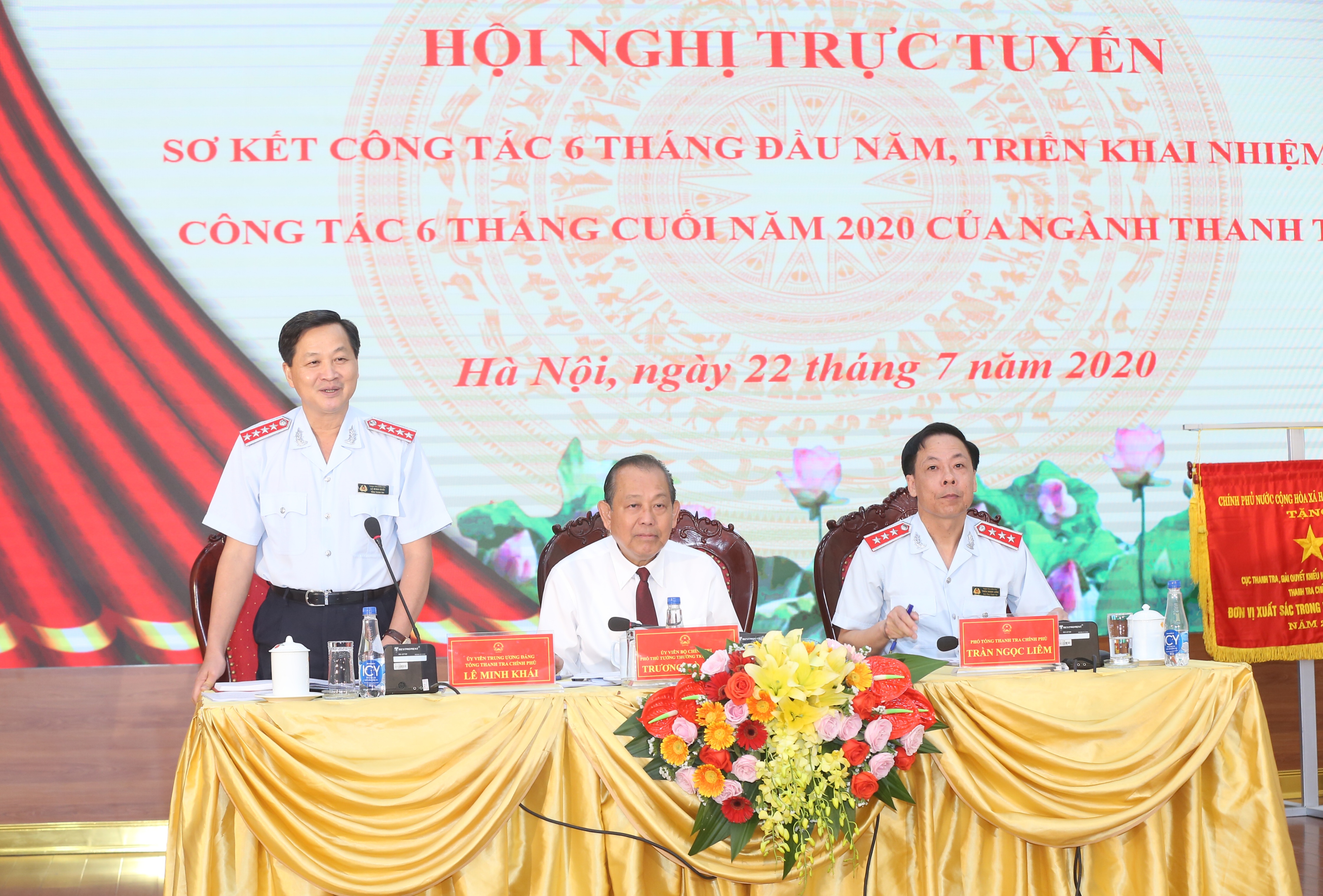 Phó Thủ tướng Thường trực Chính phủ Trương Hòa Bình, Tổng TTCP Lê Minh Khái và Phó Tổng TTCP Trần Ngọc Liêm đồng chủ trì Hội nghị. (Ảnh: Doãn Tấn)